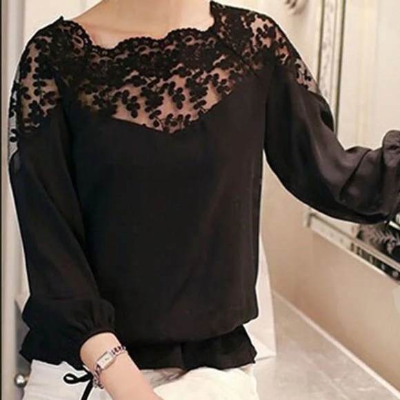 Tops - ♥️💋🆕️Black peplum long sleeve top